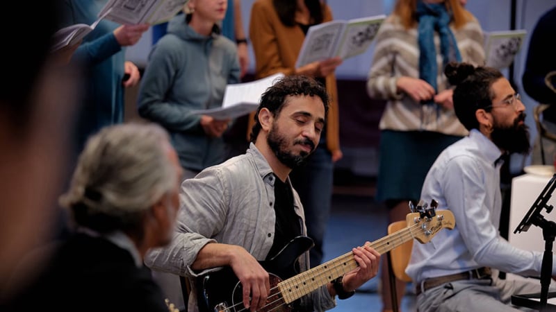 Zwischen Himmel und Erde: Chorkonzert tonraumfünf10, 2025, mit Gabriel Battaglia, Adam Harzuf und Otto Lorenz Contreras