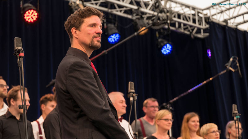 Christopher R. Bradley mit tonraumfünf10 in Berlin beim COSOA (Chor Open Stage Open Air) Festival 2019 in Ufa Fabrik in Berlin-Tempelhof.