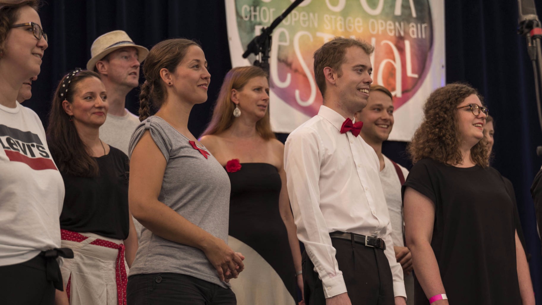 tonraumfünf10: Der Chor aus Berlin singt beim COSOA (Chor Open Stage Open Air) Festival 2019 in Ufa Fabrik in Berlin-Tempelhof.