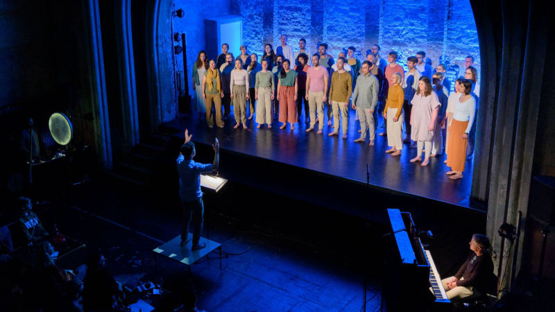 acapella Chor tonraumfünf10 mit seinem Konzertprogramm „Past Life Melodies“ im Theater im Delphi in Berlin-Weißensee