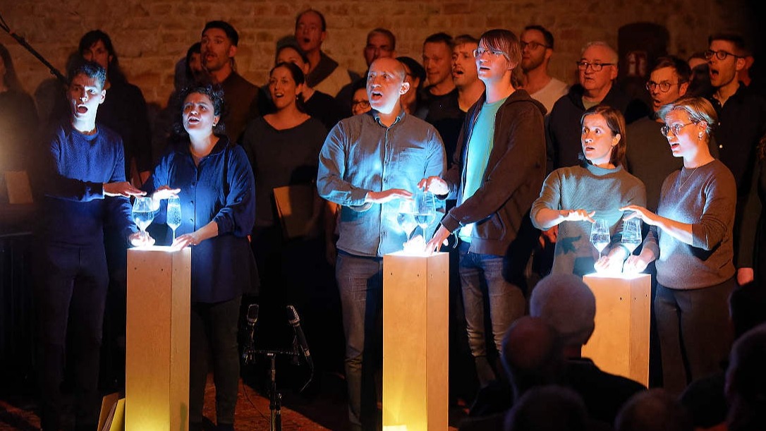 Konzert „Vom Schatten ins Licht“ vom Chor tonraumfünf10 in der Musikbrauerei Berlin