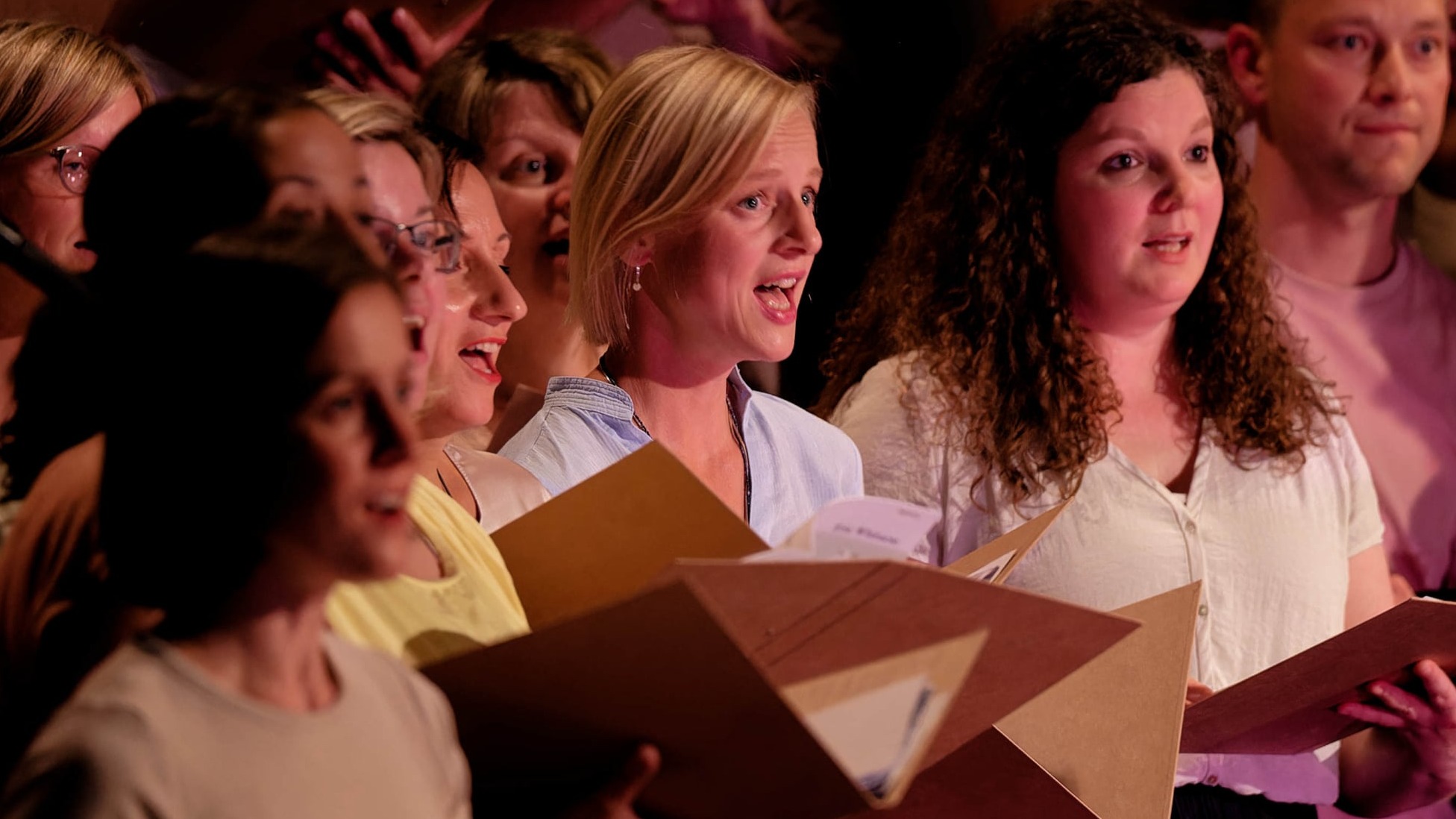 Konzert „Vom Schatten ins Licht“ vom Chor tonraumfünf10 in der Musikbrauerei Berlin